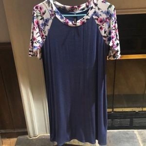 Quarter length women dress